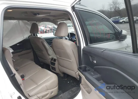 2021 Honda Pilot Awd Touring 8 Passenger z USA, uszkodzony, nr VIN 5FNYF6H96MB038234